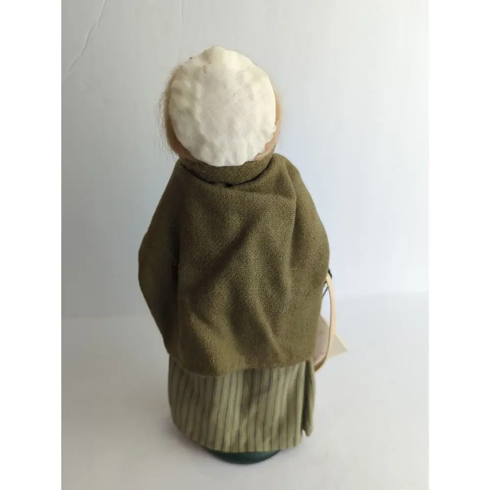 1998 Byers Choice Williamsburg Christmas Girl‎ with Hoop Caroler Signed